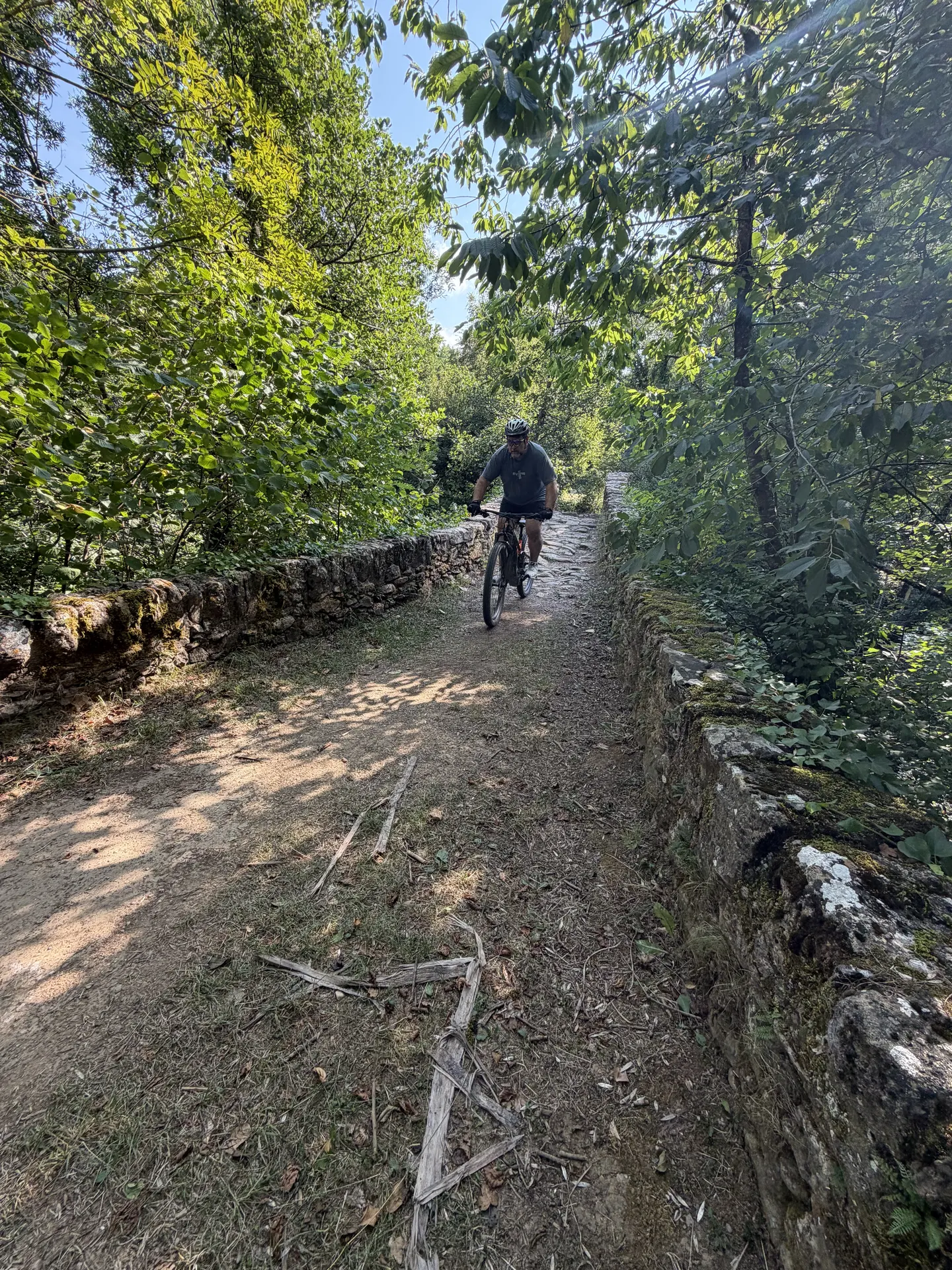 En BTT pel pont de pedra de Vallfogona